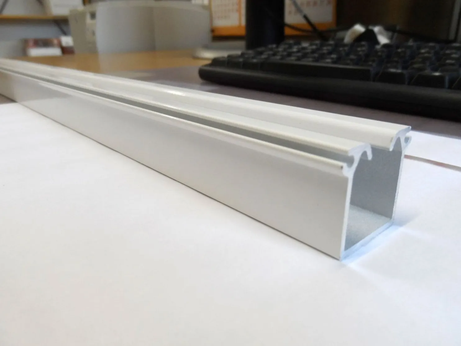 Kannatinkisko alum. valk. 150cm FP-taiteoveen
