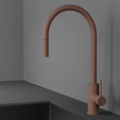 Keittiöhana by Scandtap Accent Rust APK-liitännällä ulosvedettävä juoksuputki