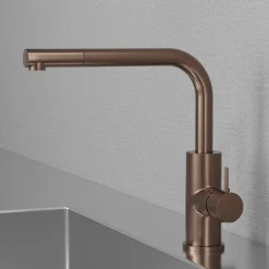 Keittiöhana Scandtap Steel Accent 90 D Amber, APK-liitäntä ja ulosvedettävä juoksuputki, kupari