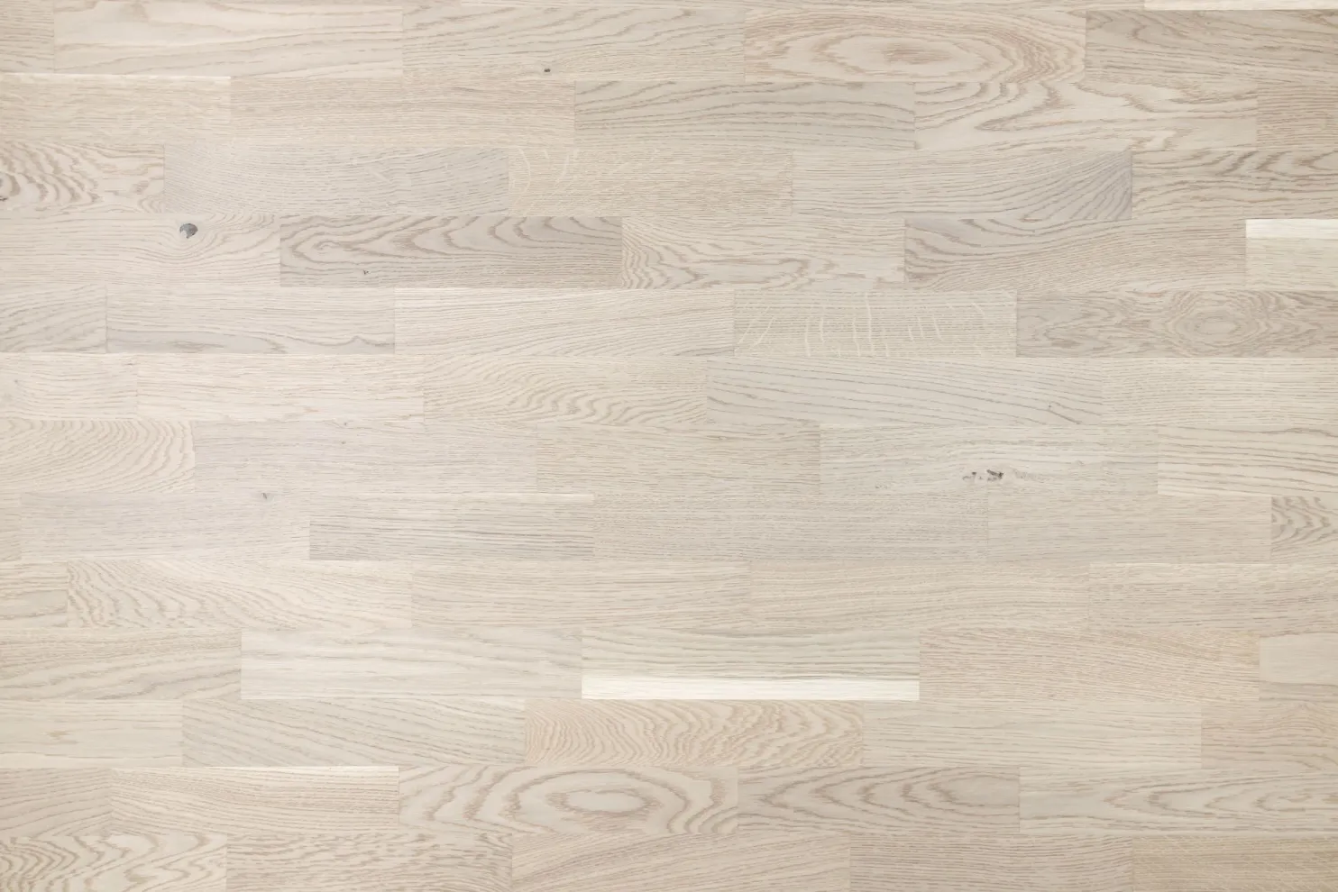 Lautaparketti Baltic Wood Country Tammi, 3-sauva, 13,3mm, valkoinen mattalakattu
