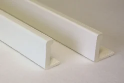 Peitelistat Panelia Woods märkätilakarmiin, 12x42/2200mm, ylä-ja alapää lovettu, valkoinen pvc, eri kokoja