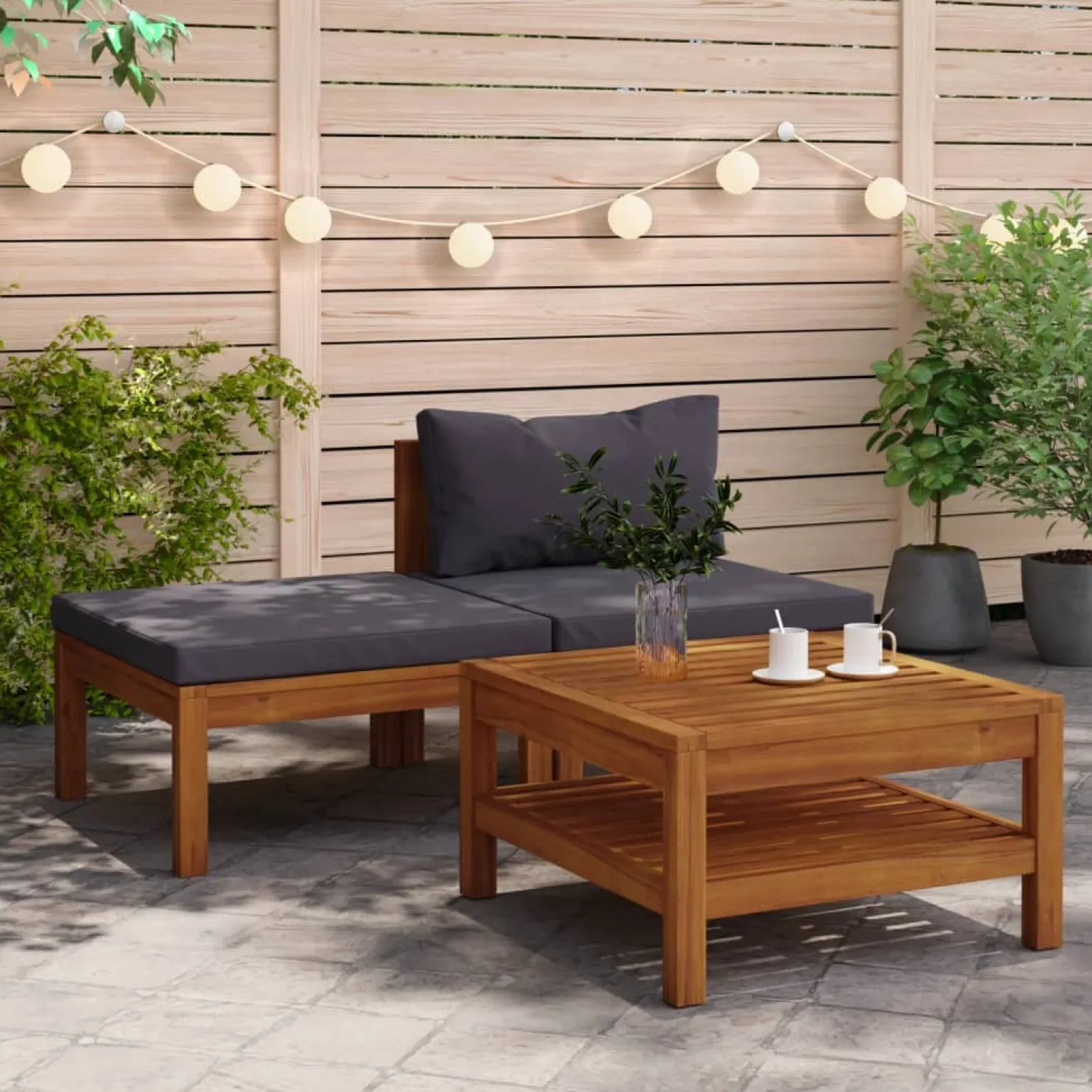Puutarhan kalustesarja, akaasiapuu, erilaisia kokonaisuuksia