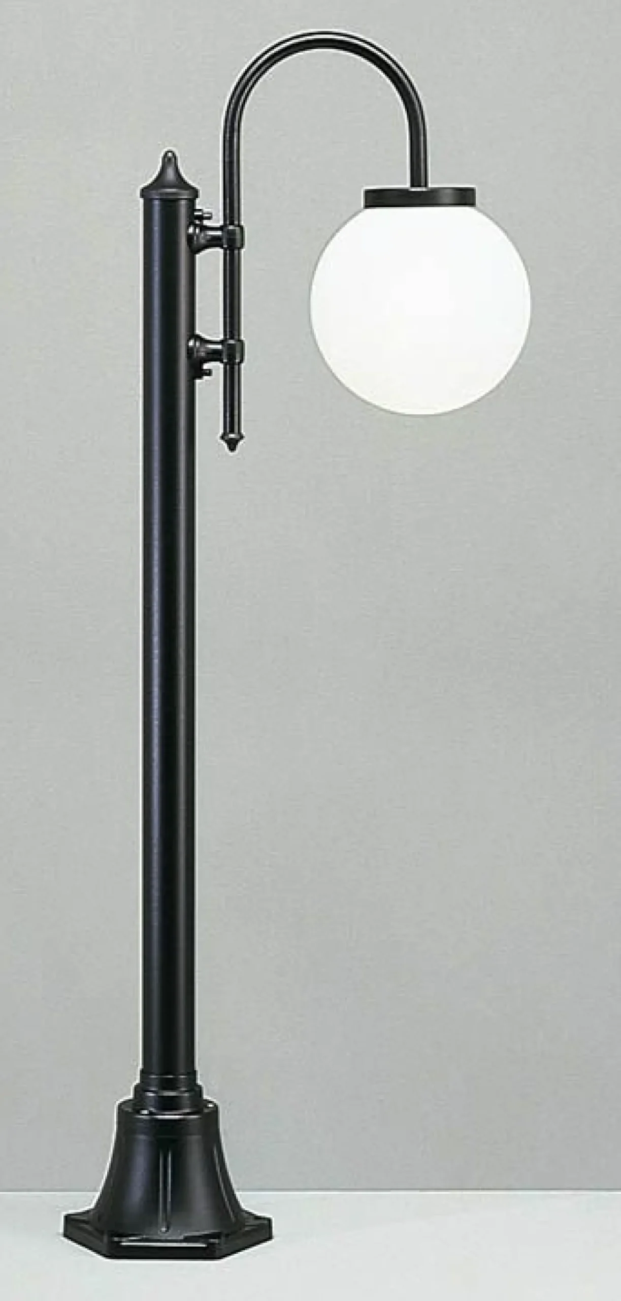Pylväsvalaisin Noor Globo 1350x525x250 mm musta