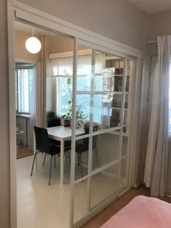 Tilanjakaja/liukuovi Mirror Line kahdella ovella valkoinen korkea malli mittatilaus