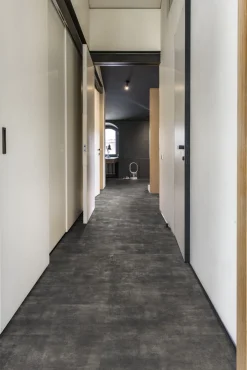 Vinyylilaatta Kährs Luxury Tiles Steele, integroitu askeläänieriste